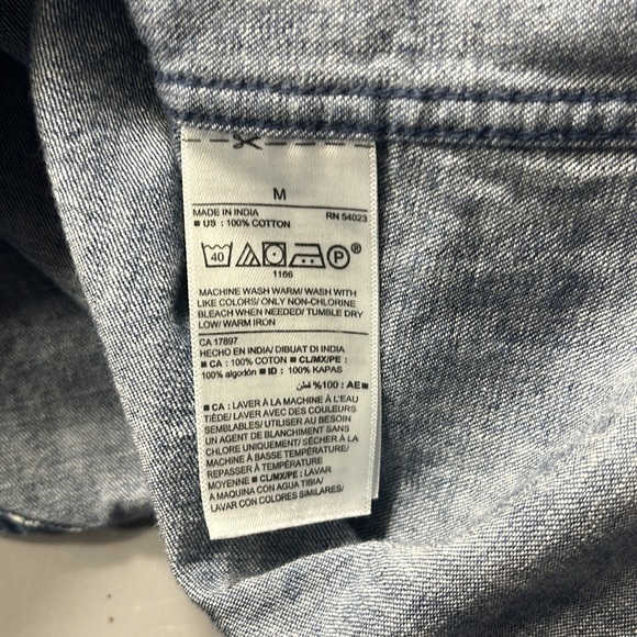 Old Navy Men's Blue & White Classic Short Sleeves Full Button-Up Shirt Size M - Picture 8 of 9